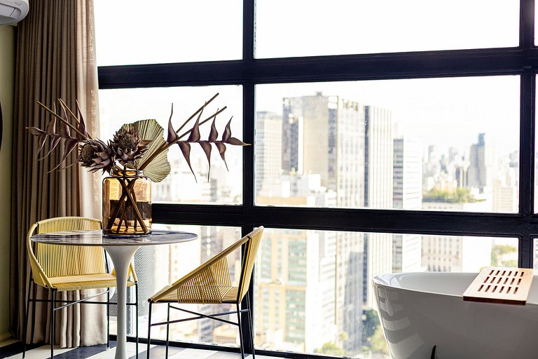 Swan SampaSky: View with bathtub from the 37th