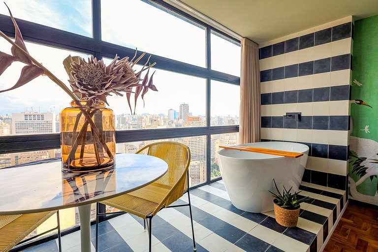 Swan SampaSky: View with bathtub from the 37th