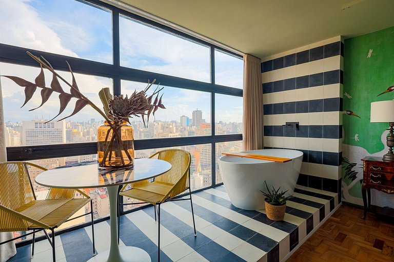 Swan SampaSky: View with bathtub from the 37th