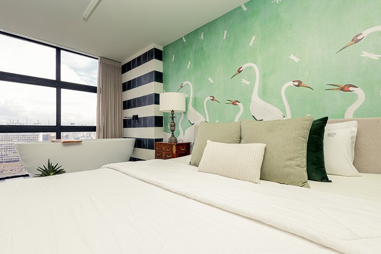 Swan SampaSky: View with bathtub from the 37th