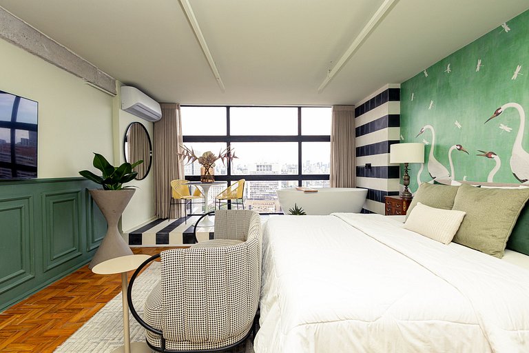 Swan SampaSky: View with bathtub from the 37th