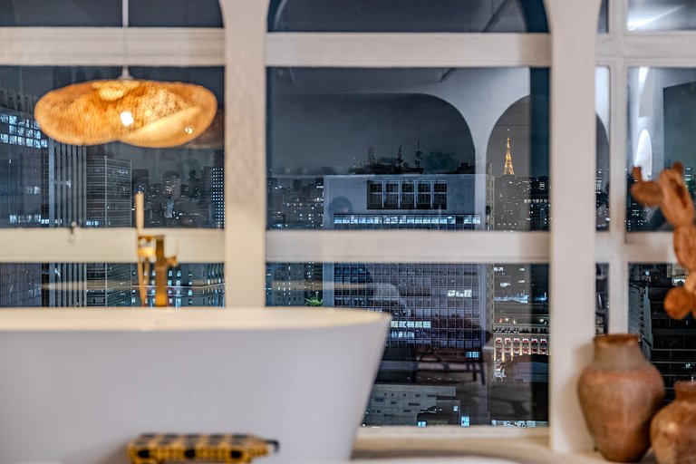 Jeri Sampa Spa: bathtub and view from the 37th fl