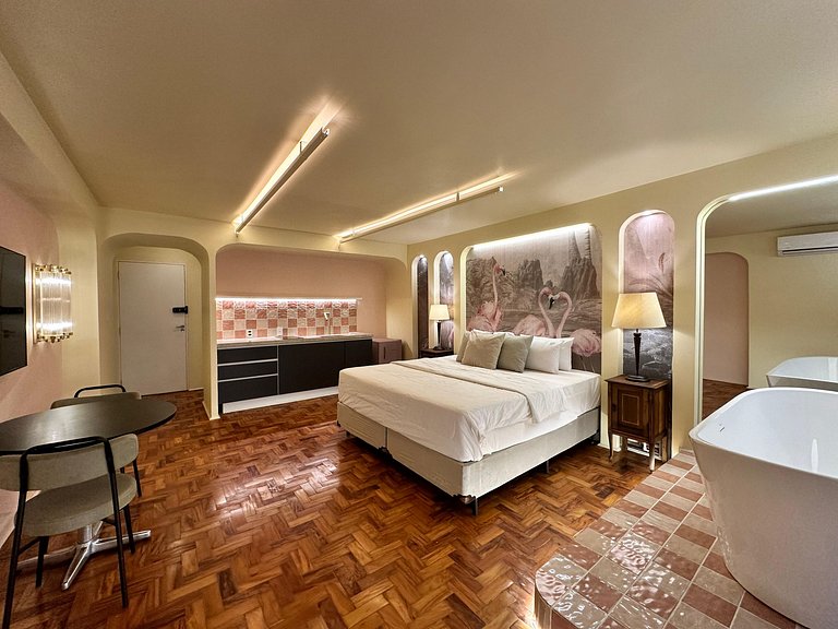 Flamingo Sampa Spa: view and bathtub