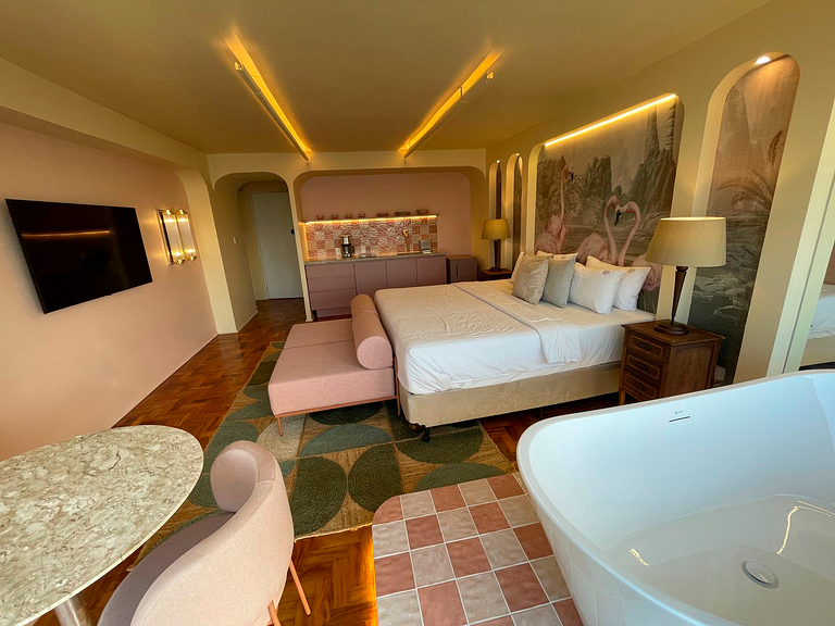 Flamingo Sampa Spa: view and bathtub