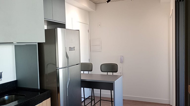 Ap com 2 suítes e garagem no miolo dos Jardins