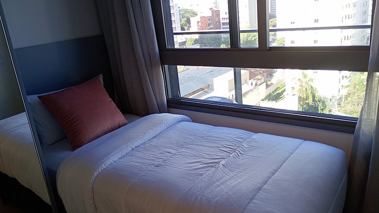 Ap com 2 suítes e garagem no miolo dos Jardins