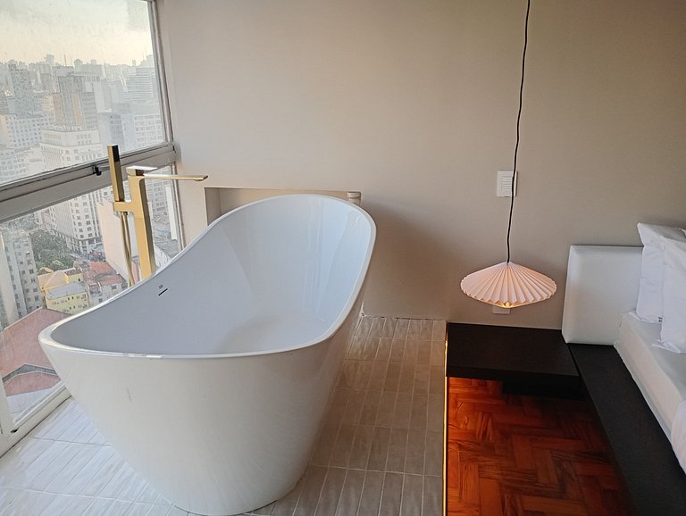 Japandi SampaSpa: banheira e vista no 37° andar