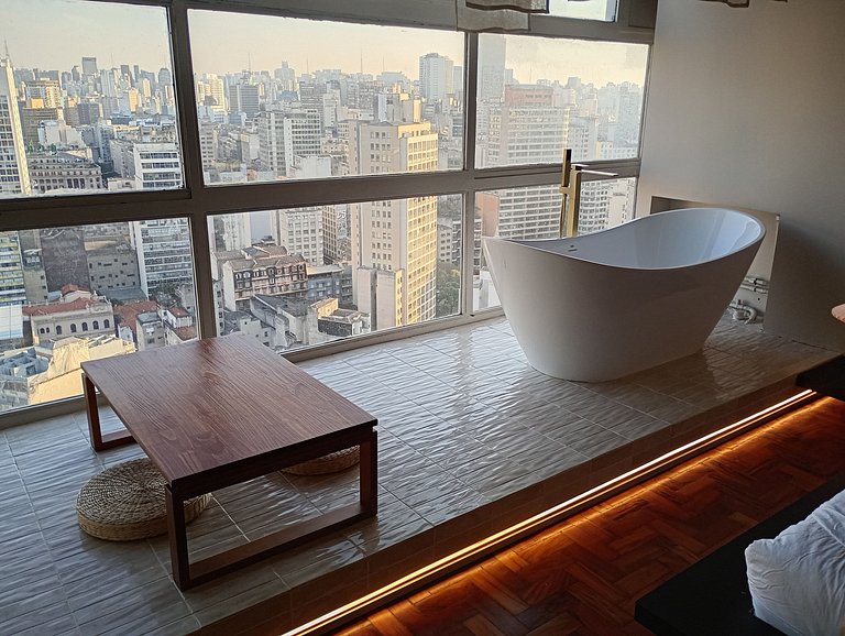 Japandi SampaSpa: banheira e vista no 37° andar