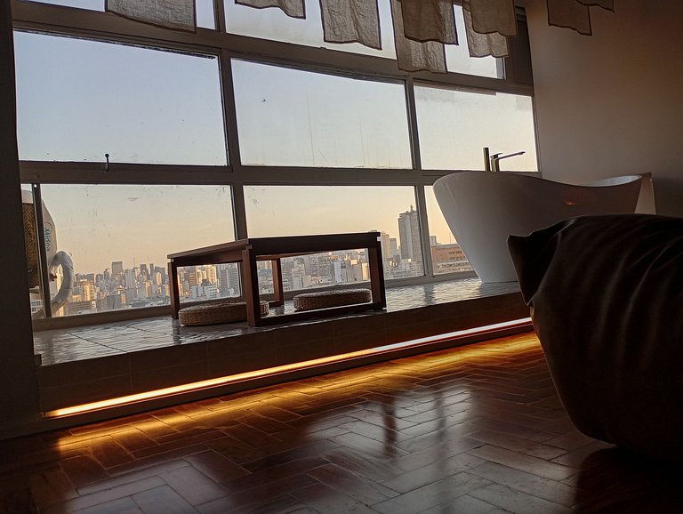 Japandi SampaSpa: banheira e vista no 37° andar