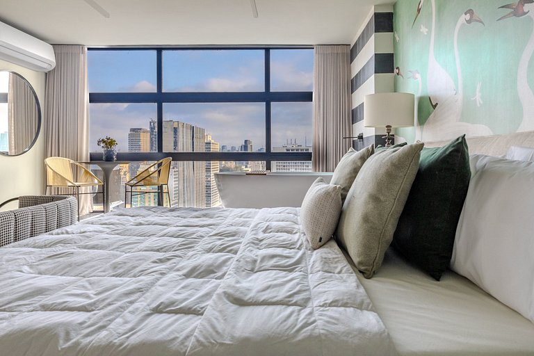 Swan SampaSky: View with bathtub from the 37th