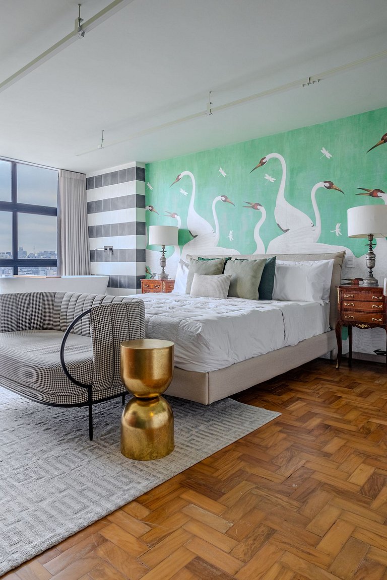 Swan SampaSky: View with bathtub from the 37th