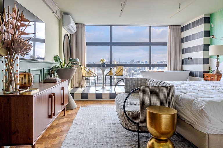 Swan SampaSky: View with bathtub from the 37th
