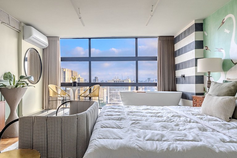 Swan SampaSky: View with bathtub from the 37th