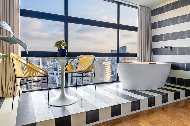 Swan SampaSky: View with bathtub from the 37th
