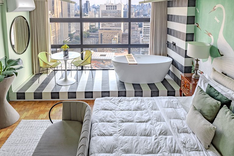 Swan SampaSky: View with bathtub from the 37th