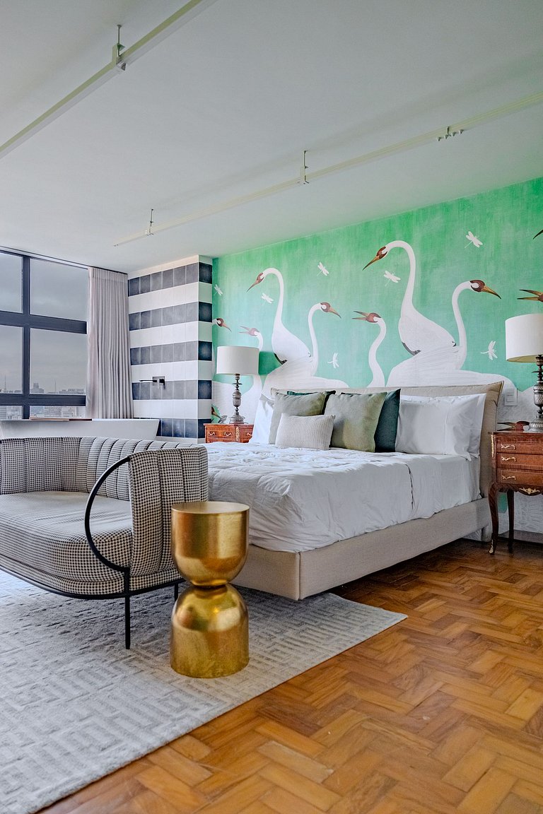 Swan SampaSky: View with bathtub from the 37th