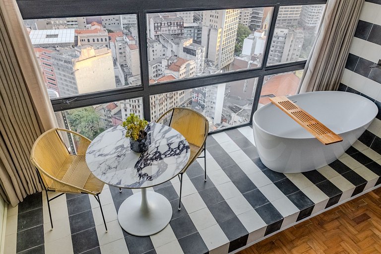 Swan SampaSky: View with bathtub from the 37th