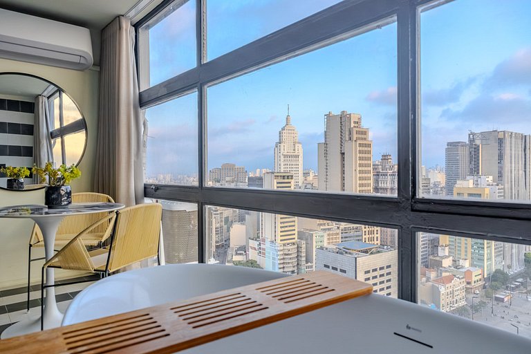 Swan SampaSky: View with bathtub from the 37th