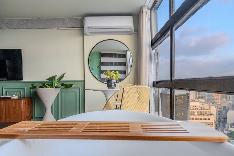 Swan SampaSky: View with bathtub from the 37th