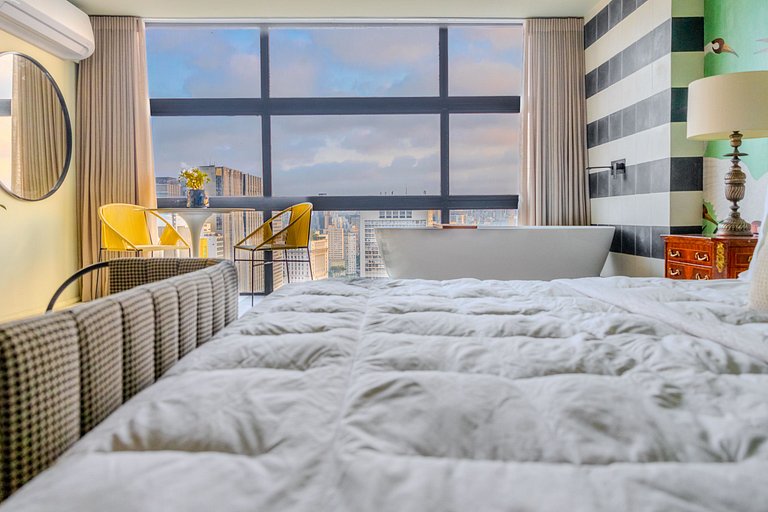Swan SampaSky: View with bathtub from the 37th