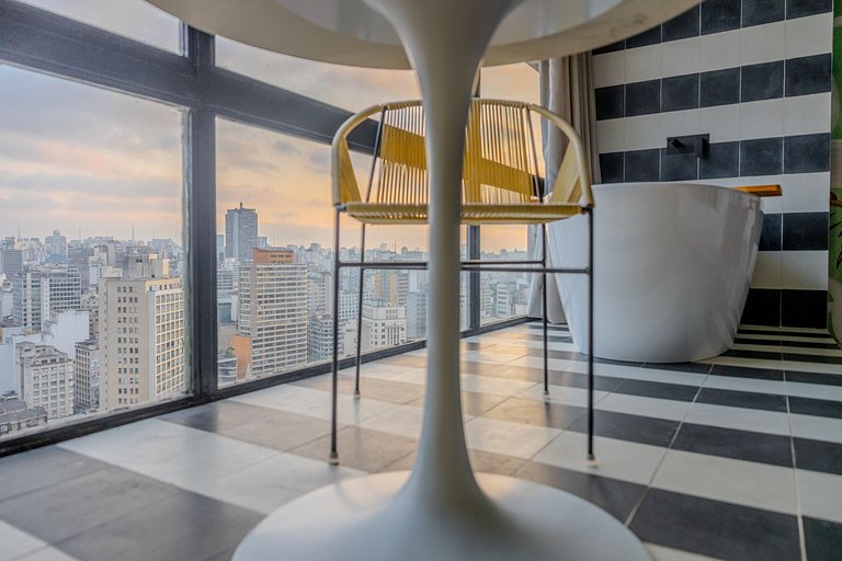 Swan SampaSky: View with bathtub from the 37th