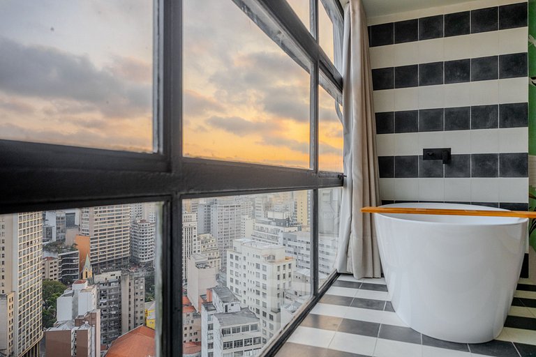 Swan SampaSky: View with bathtub from the 37th