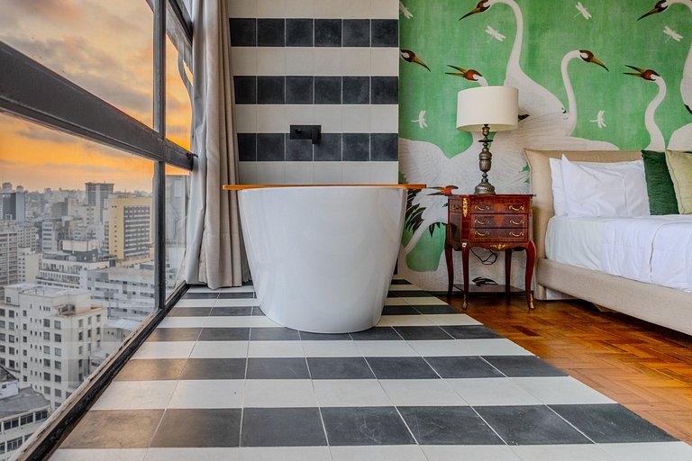 Swan SampaSky: View with bathtub from the 37th