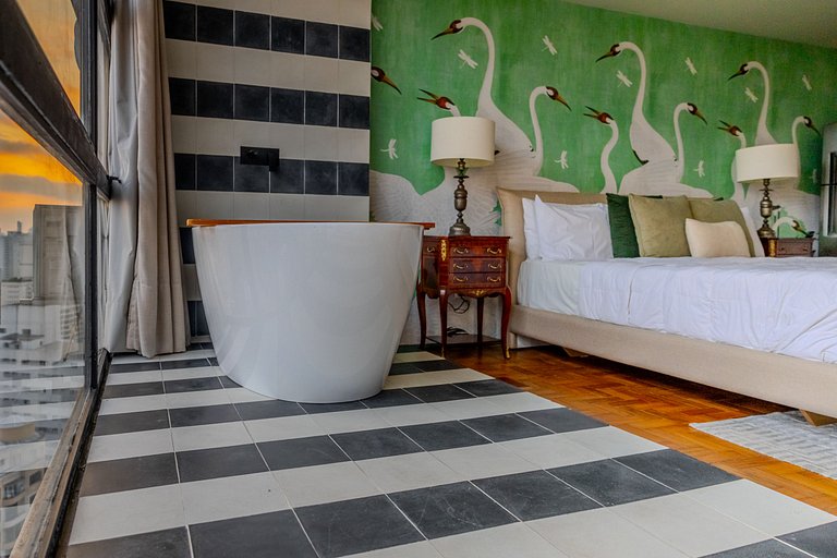 Swan SampaSky: View with bathtub from the 37th