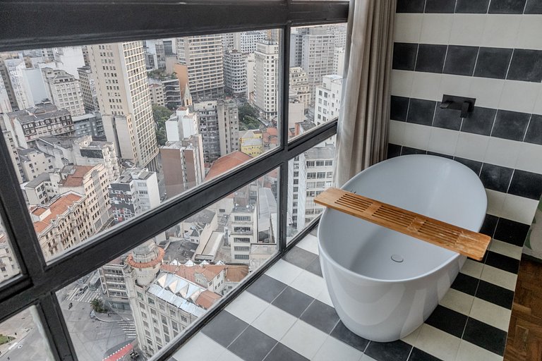 Swan SampaSky: View with bathtub from the 37th