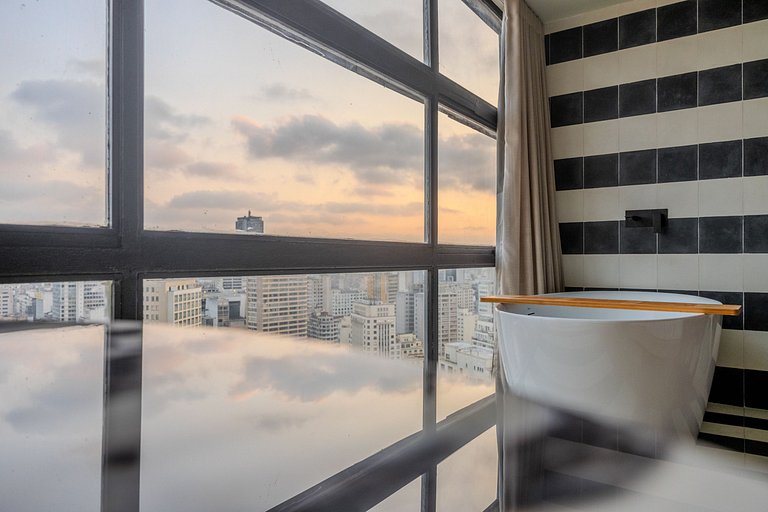 Swan SampaSky: View with bathtub from the 37th