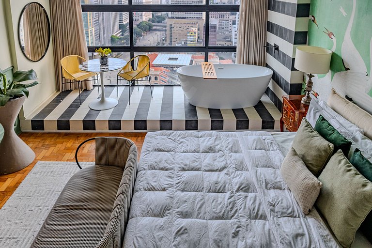 Swan SampaSky: View with bathtub from the 37th