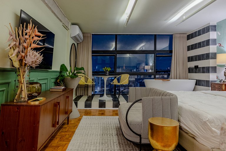 Swan SampaSky: View with bathtub from the 37th