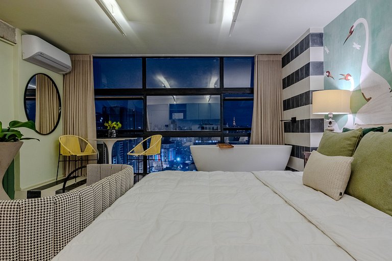 Swan SampaSky: View with bathtub from the 37th