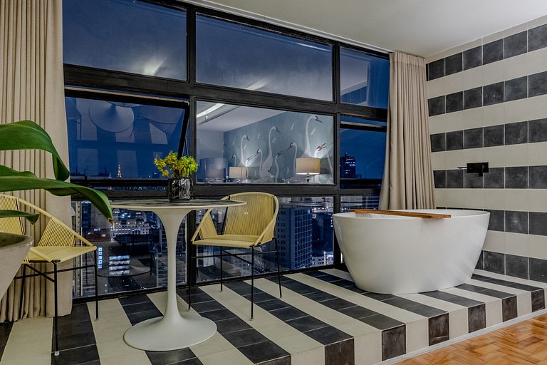 Swan SampaSky: View with bathtub from the 37th