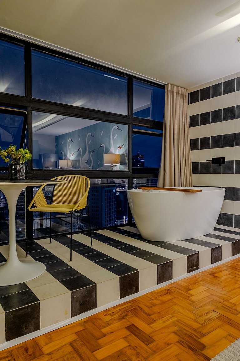 Swan SampaSky: View with bathtub from the 37th