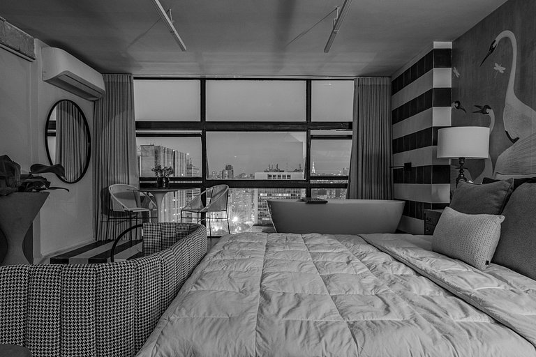 Swan SampaSky: View with bathtub from the 37th