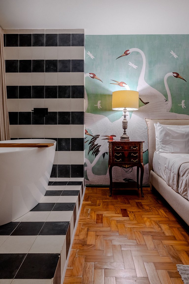 Swan SampaSky: View with bathtub from the 37th