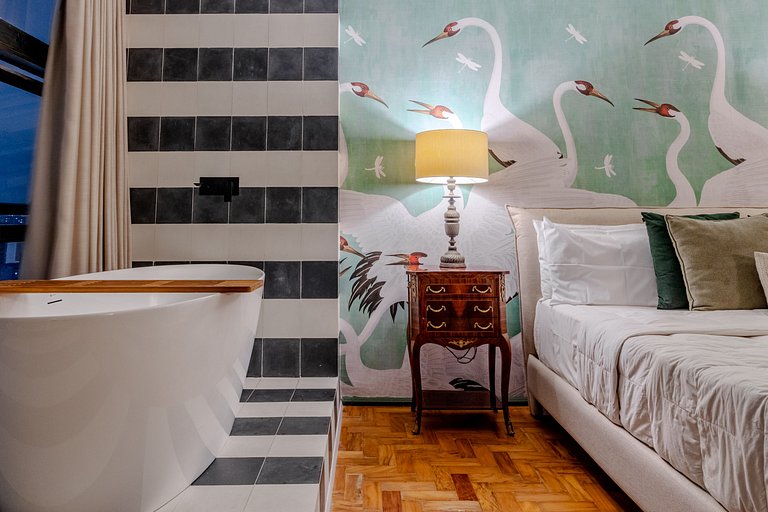 Swan SampaSky: View with bathtub from the 37th