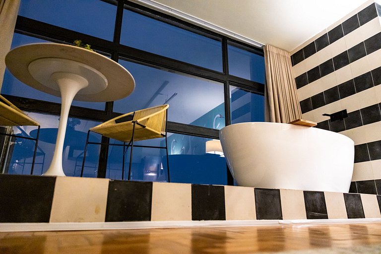 Swan SampaSky: View with bathtub from the 37th