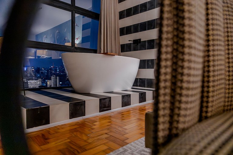 Swan SampaSky: View with bathtub from the 37th