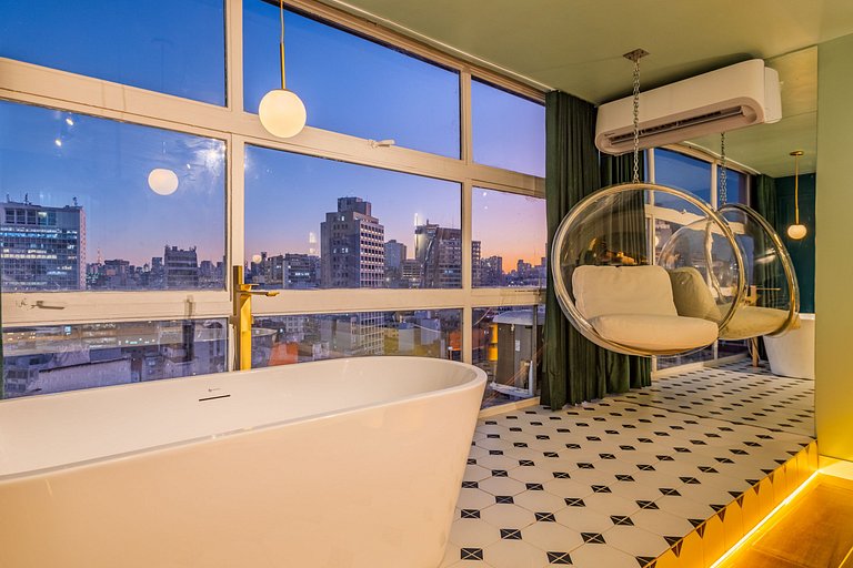 La vie em Sampa: Bathtub on the 23rd Floor