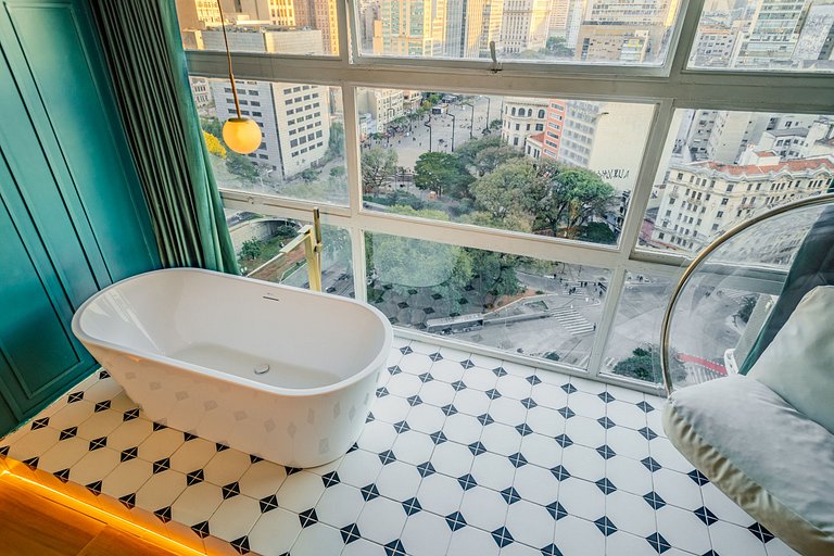 La vie em Sampa: Bathtub on the 23rd Floor