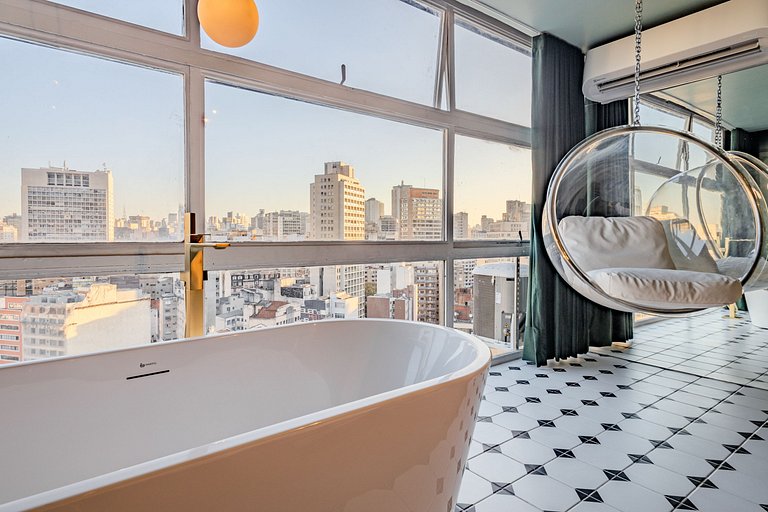 La vie em Sampa: Bathtub on the 23rd Floor