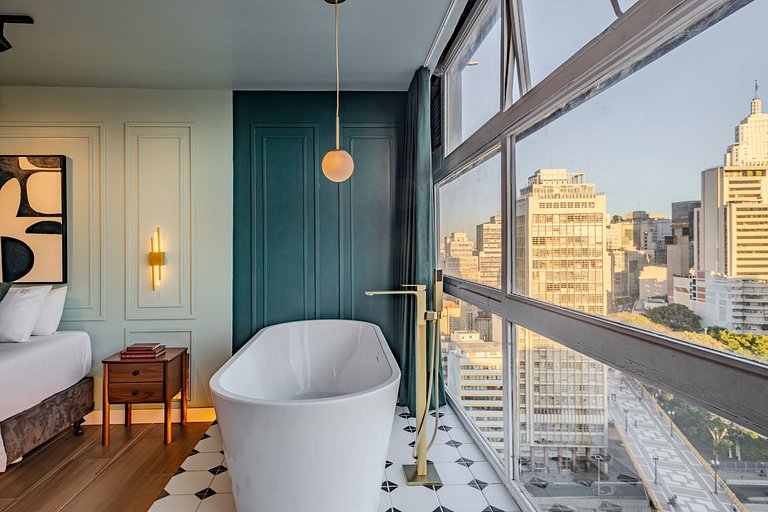 La vie em Sampa: Bathtub on the 23rd Floor