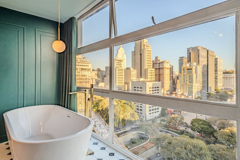 La vie em Sampa: Bathtub on the 23rd Floor