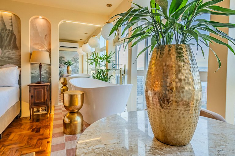 Flamingo Sampa Spa: view and bathtub