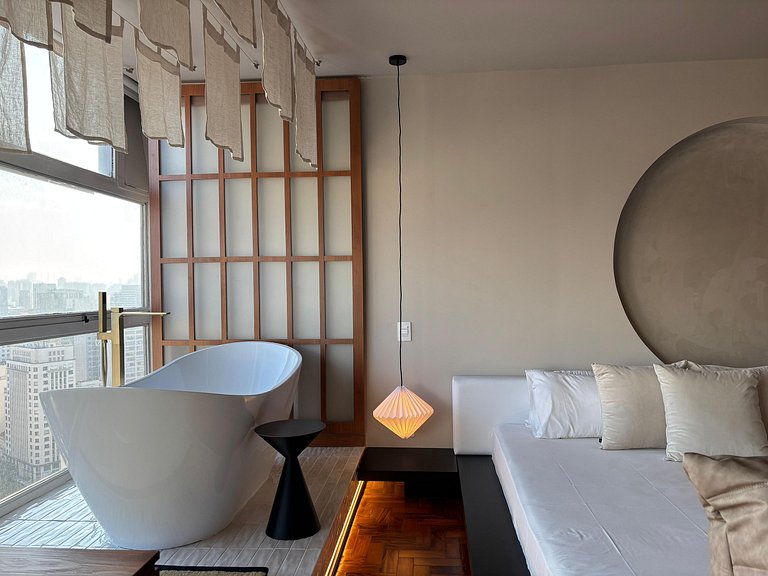 Japan House SampaSpa: bathtub and view on the 37th