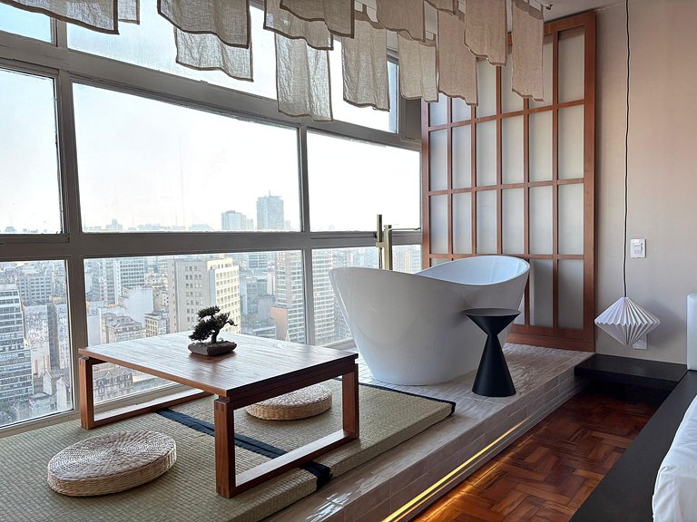 Japan House SampaSpa: banheira e vista 37° andar
