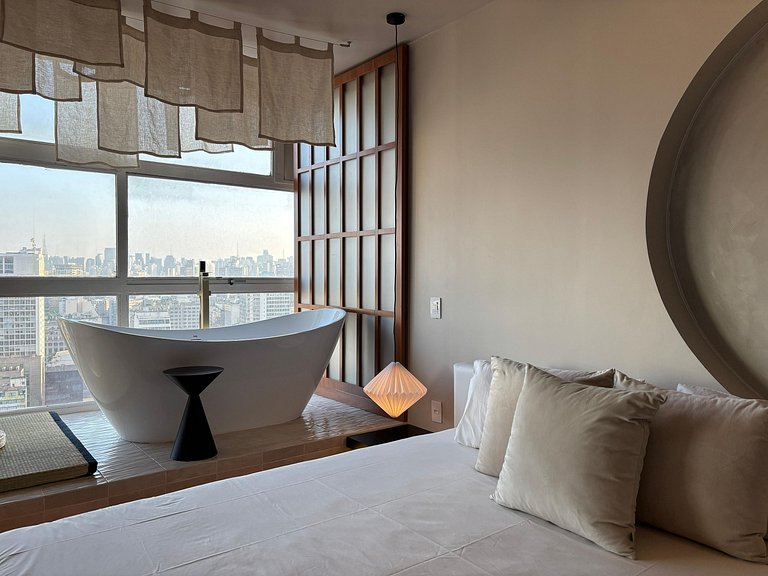 Japan House SampaSpa: bathtub and view on the 37th