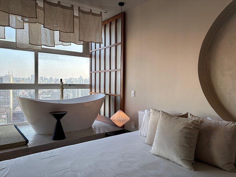 Japan House SampaSpa: bathtub and view on the 37th